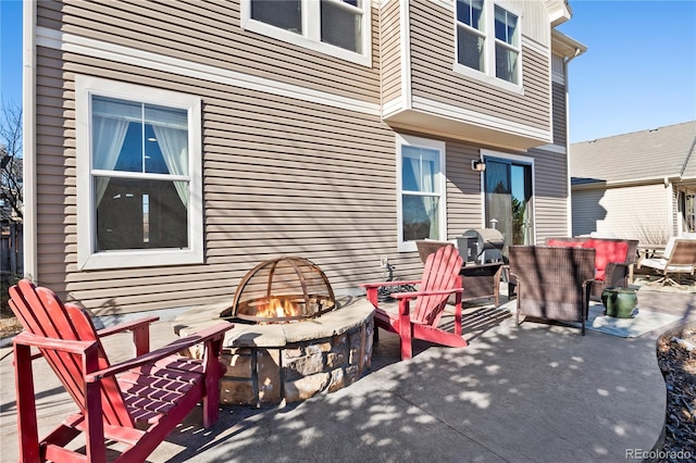 view of patio featuring a fire pit