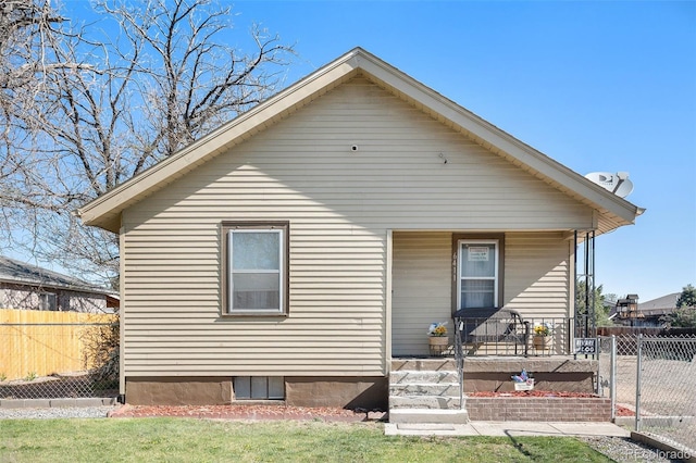 6411 E 64th Ave, Commerce City, CO 80022 - view of front facade with a porch and fence