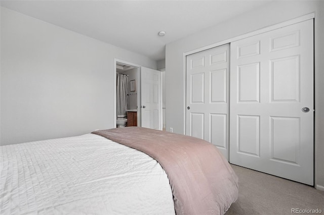 10010 E Gunnison Pl Unit 707, Aurora, CO 80247 - bedroom featuring light carpet, a closet, and ensuite bath