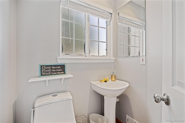 15157 E Nassau Ave, Aurora, CO 80014 - half bath featuring toilet