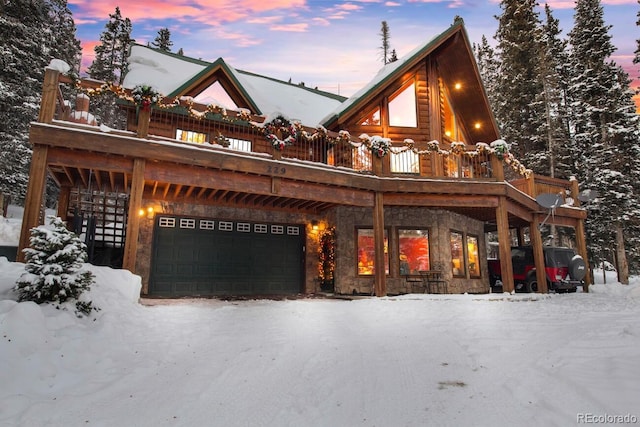 view of front facade featuring a garage