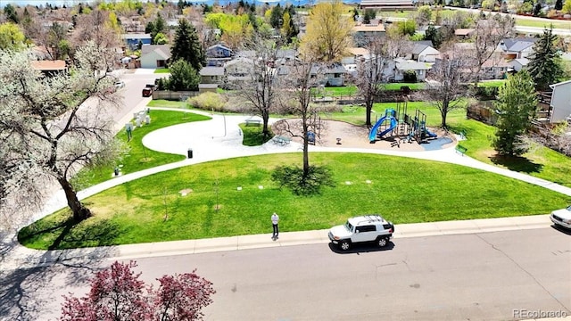 view of property's community featuring a lawn and a residential view