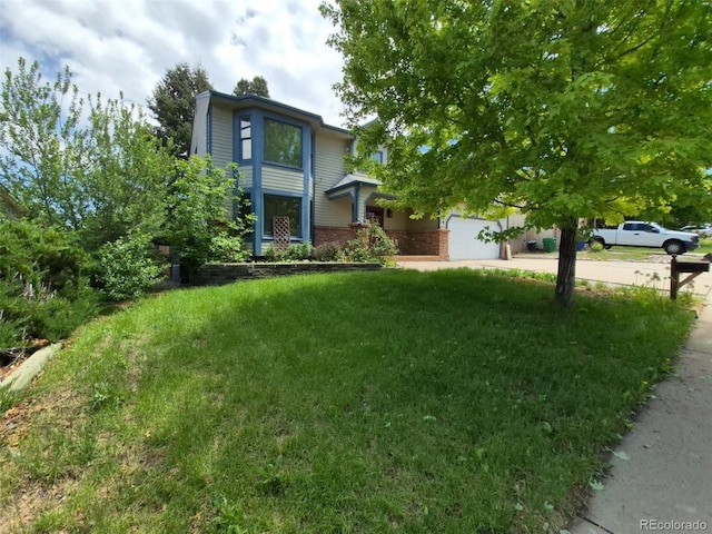 3136 S Cathay Cir, Aurora, CO 80013 - view of front of house featuring driveway, an attached garage, and a front lawn