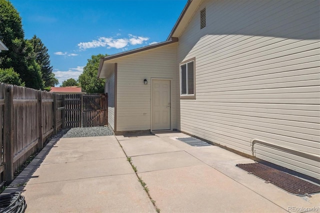 1718 S Flanders Way, Aurora, CO 80017 - view of patio with a gate