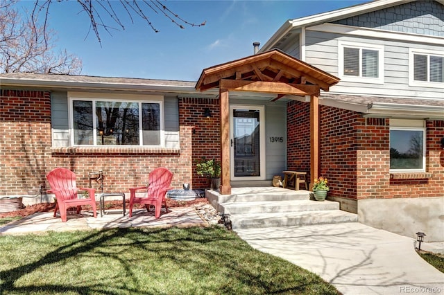13915 W 73rd Ave, Arvada, CO 80005 - entrance to property with brick siding and a yard