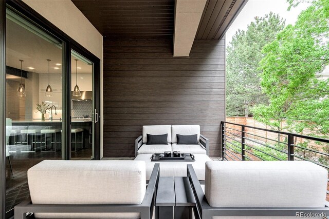 balcony featuring an outdoor hangout area