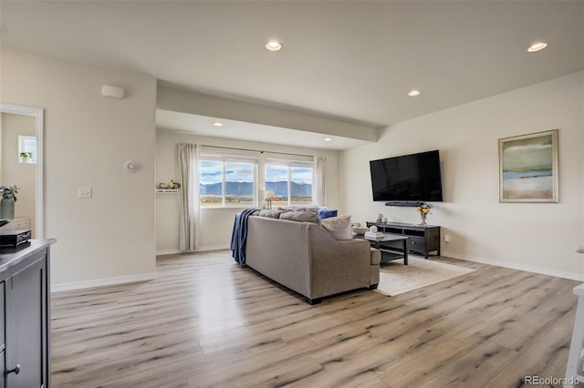 living area featuring recessed lighting, light wood-style flooring, and baseboards