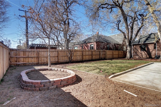 view of yard featuring a patio area