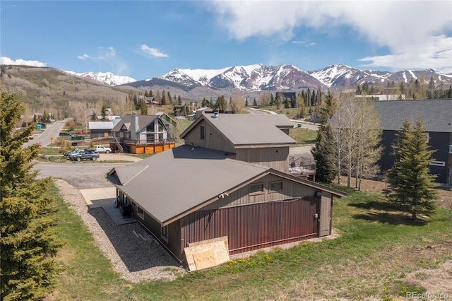 bird's eye view featuring a mountain view