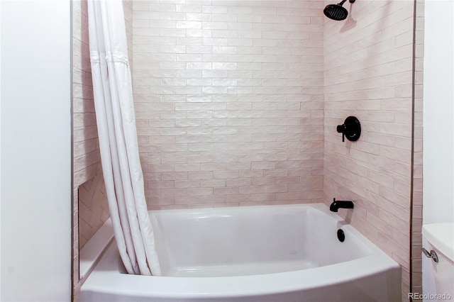 bathroom featuring shower / bath combo