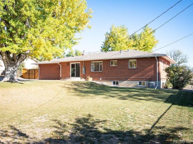 back of house featuring a lawn