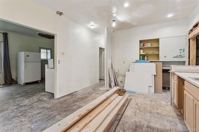1900 S University Blvd, Denver, CO 80210 - interior space with crown molding