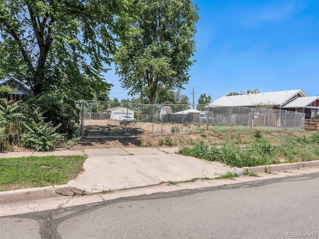 Listing photo 2 for 3035 W 39th Ave, Denver CO 80211