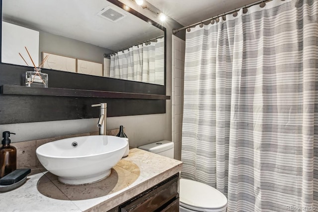 2491 S Xanadu Way Unit A, Aurora, CO 80014 - bathroom with toilet, vanity, and a shower with shower curtain