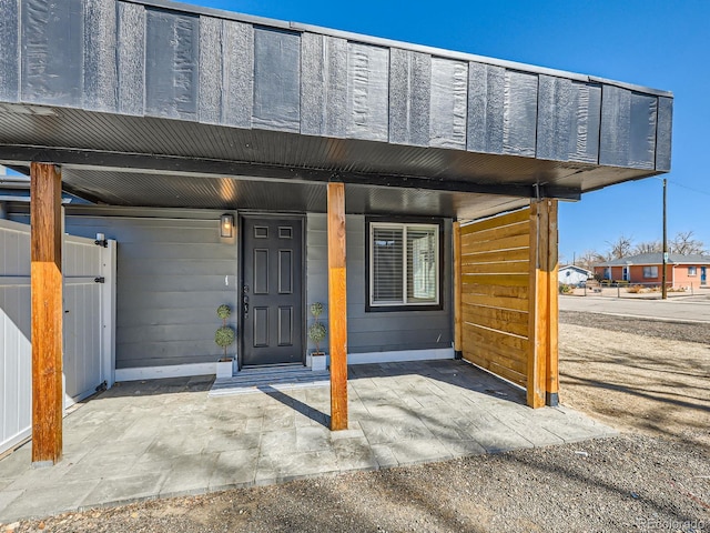 property entrance with covered porch