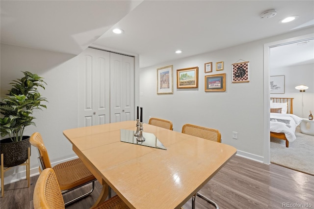 dining room with dark wood-style floors, recessed lighting, and baseboards