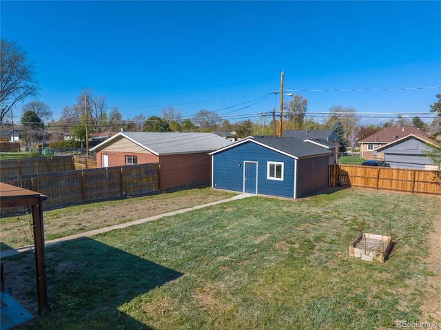 view of yard featuring a residential view