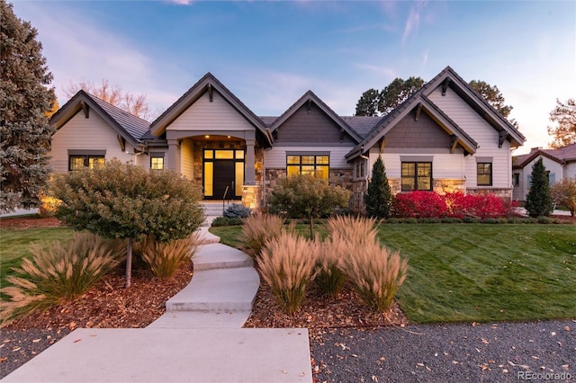 view of front of home featuring a lawn