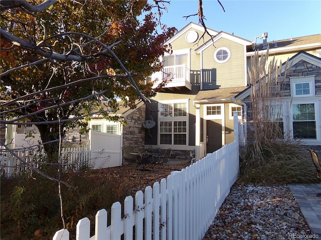 view of front of home featuring a balcony