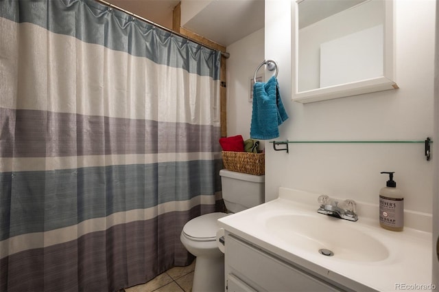 full bath featuring toilet, tile patterned floors, vanity, and a shower with curtain