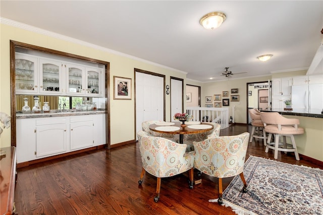 dining area featuring crown molding, dark hardwood / wood-style flooring, sink, and ceiling fan