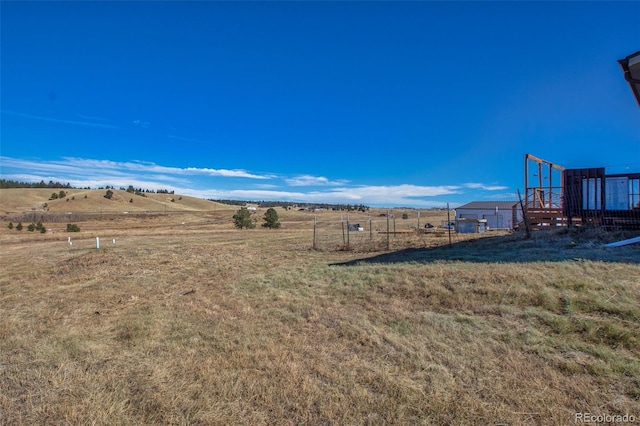 view of yard featuring a rural view