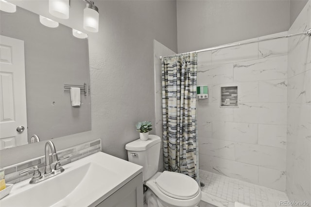 2970 Leoti Dr, Colorado Springs, CO 80922 - bathroom featuring tiled shower, toilet, and vanity