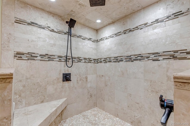 full bath with a tile shower and recessed lighting