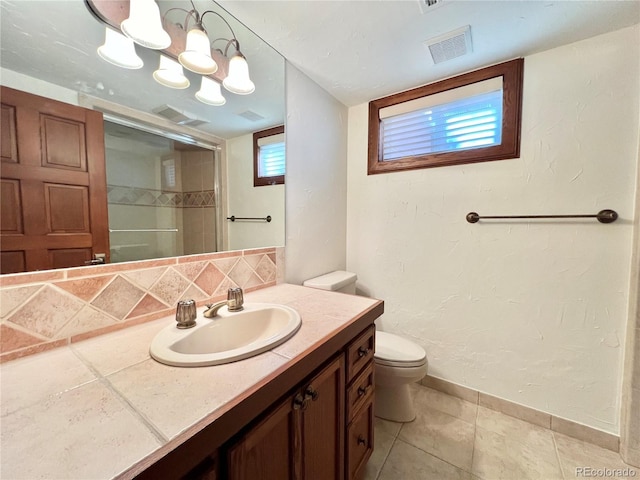full bathroom featuring a wealth of natural light, decorative backsplash, toilet, and visible vents