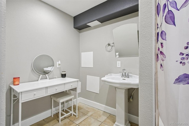 19677 E Vassar Dr, Aurora, CO 80013 - full bath with tile patterned floors and a shower with curtain