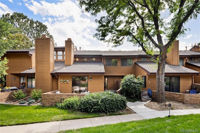 9400 E Iliff Ave Unit 292, Denver, CO 80231 - view of front of house featuring a chimney and a front lawn