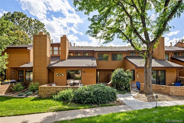 9400 E Iliff Ave Unit 292, Denver, CO 80231 - mid-century home with a chimney and a front yard
