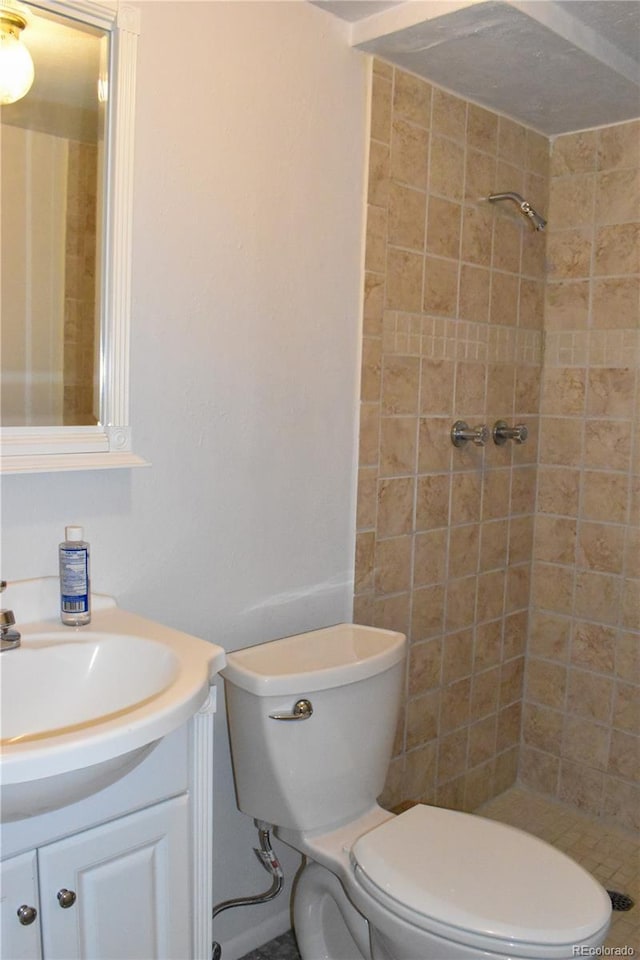 1029 W 102nd Pl, Northglenn, CO 80260 - full bath with tiled shower and vanity