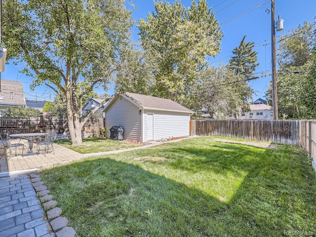 view of yard featuring a patio area