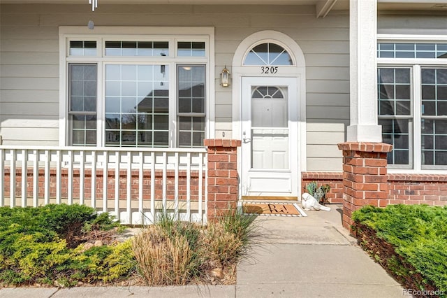 doorway to property with covered porch