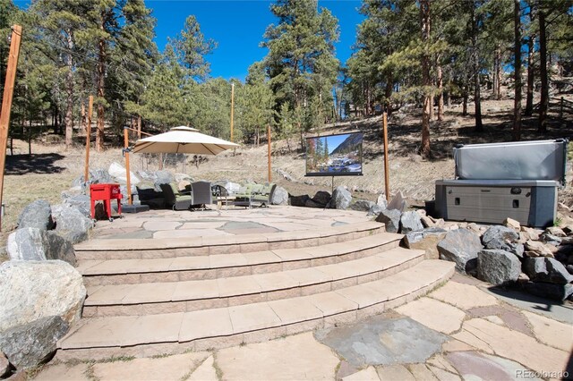 view of yard featuring a patio