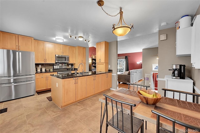 kitchen with sink, stainless steel appliances, backsplash, pendant lighting, and light brown cabinetry