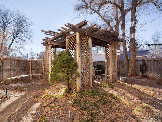 view of yard featuring a pergola