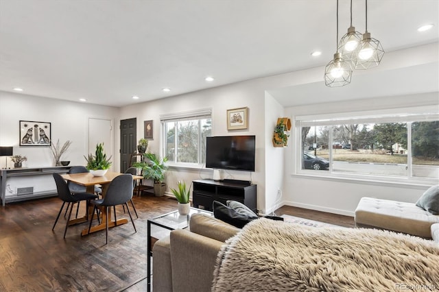 living area featuring dark wood finished floors, recessed lighting, and baseboards