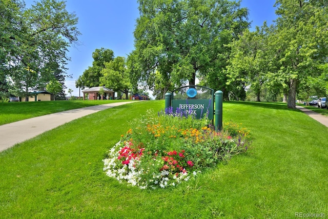 community sign with a lawn
