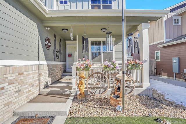entrance to property featuring covered porch