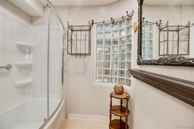 bathroom with enclosed tub / shower combo