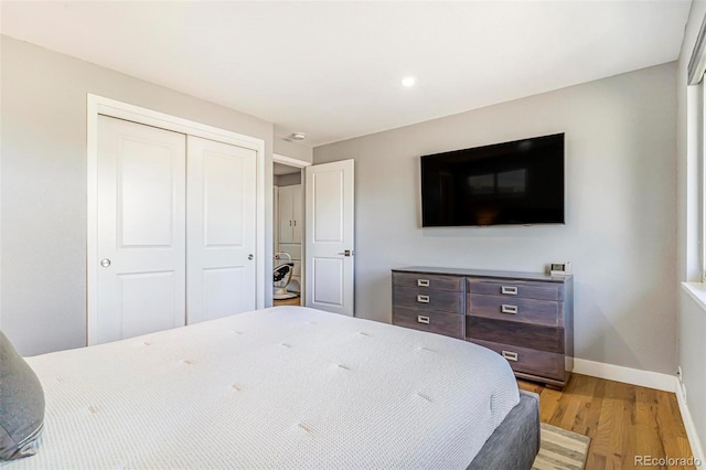 9580 W 51st Ave, Arvada, CO 80002 - bedroom featuring light wood-type flooring, a closet, and recessed lighting