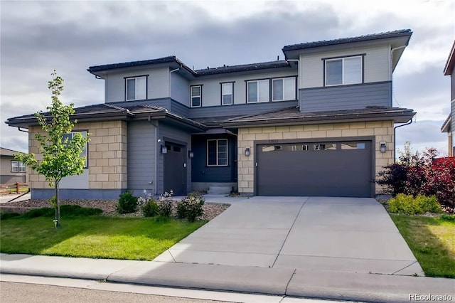 view of front of house featuring a front lawn and a garage