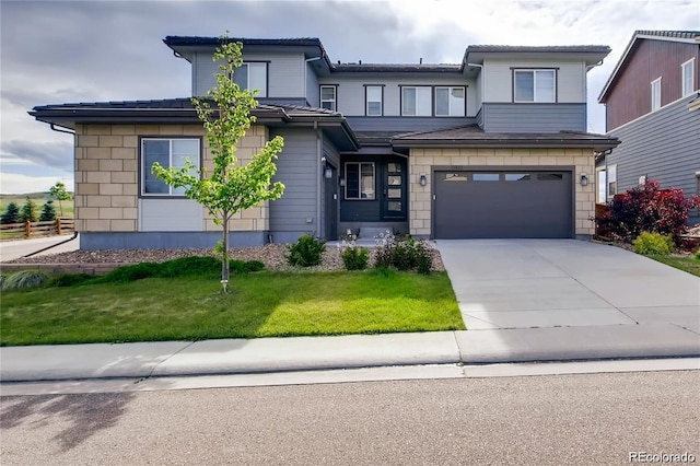 view of front of home featuring a front lawn and a garage