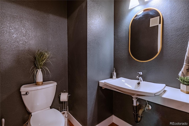 bathroom featuring sink and toilet