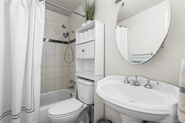 12167 E Exposition Ave, Aurora, CO 80012 - full bathroom featuring toilet, shower / bath combo, and a sink