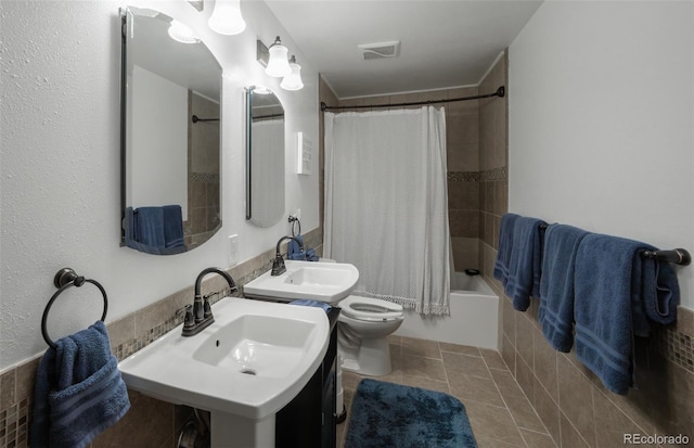 11030 Pine Meadows Rd, Colorado Springs, CO 80908 - full bath with a sink and shower / tub combo with curtain