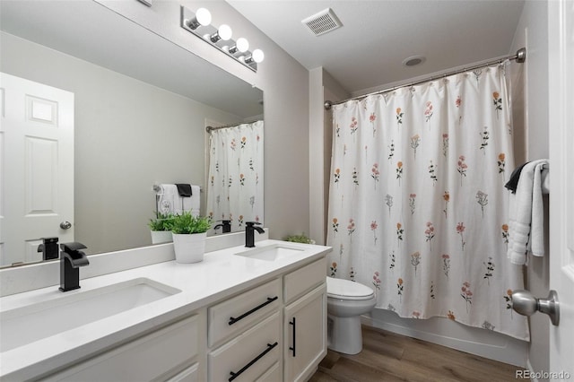 7853 S Jasper Way, Englewood, CO 80112 - full bath featuring double vanity and wood finished floors