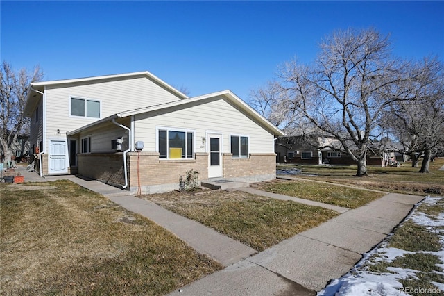 view of front of house featuring a front yard